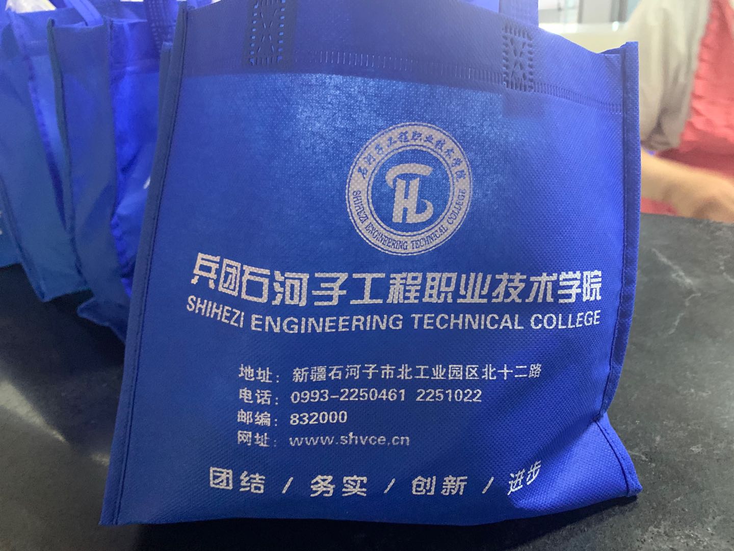 万象城娱乐awc线路进一步开展“三进两联一交友”活动
